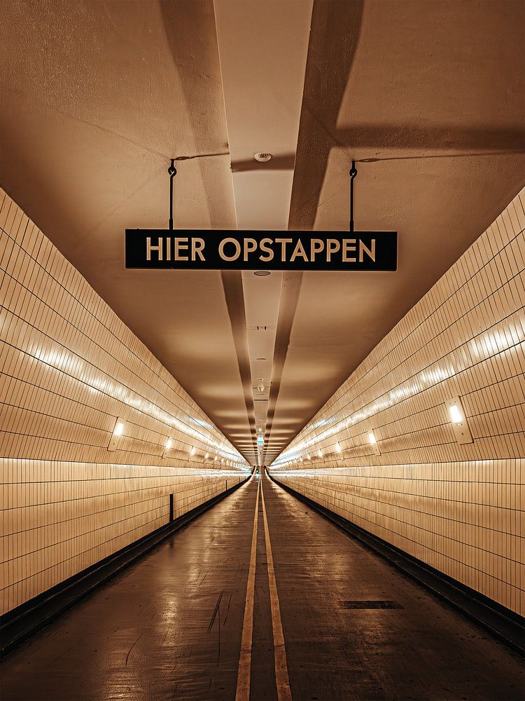 De fietstunnel van de Maastunnel